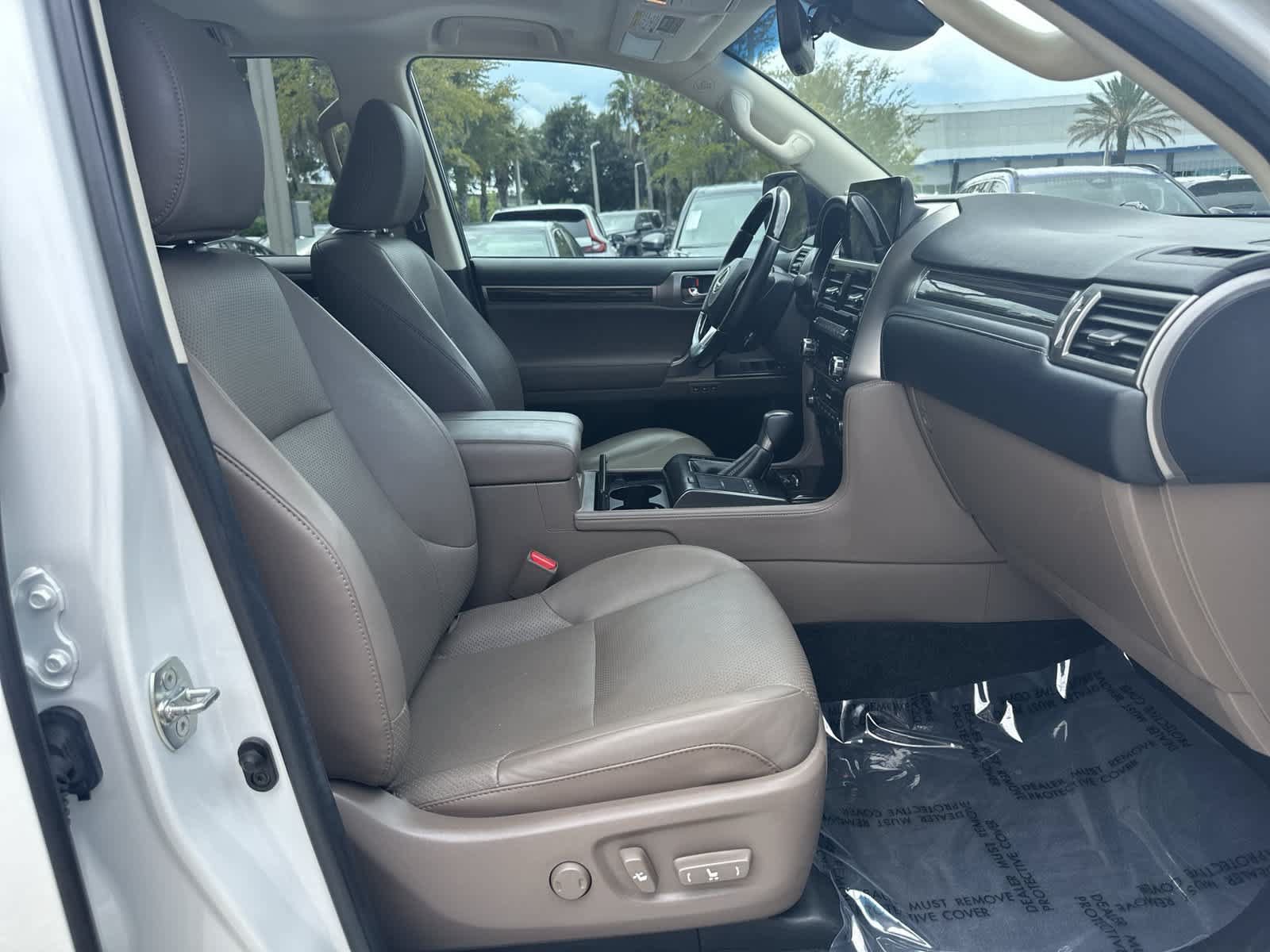 Used 2023 Lexus GX 460 Luxury AWD/4WD image 17