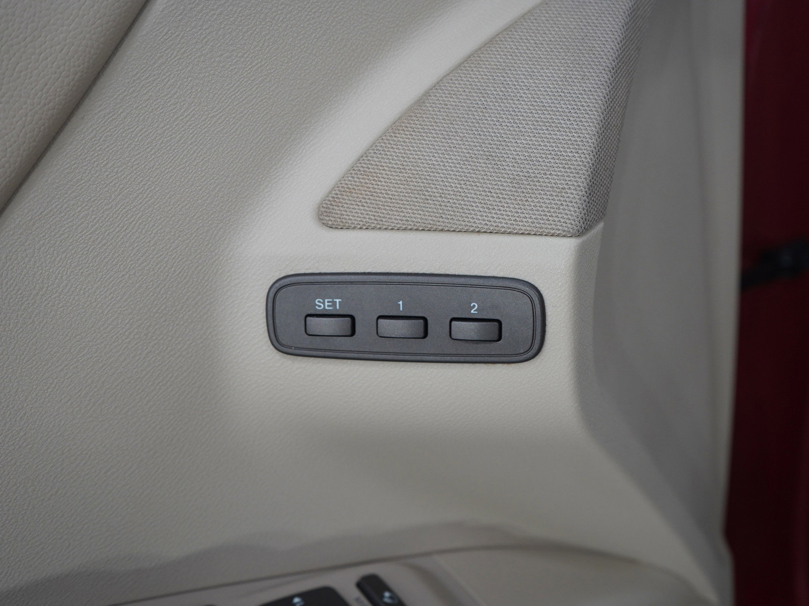 Used 2010 Hyundai Azera Limited image 19