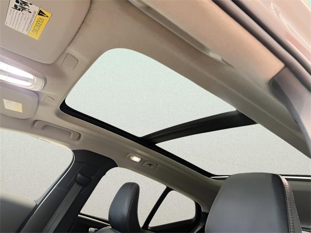 Used 2024 Volvo XC40 B5 Core image 22