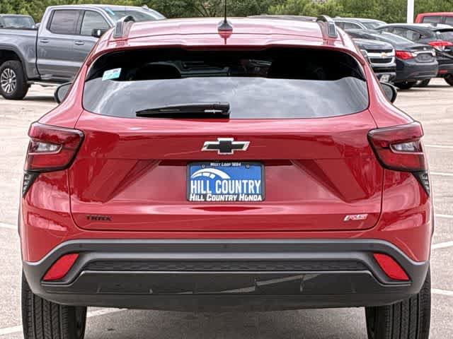 Used 2026 Chevrolet Trax RS w/ Sunroof Package FWD image 5