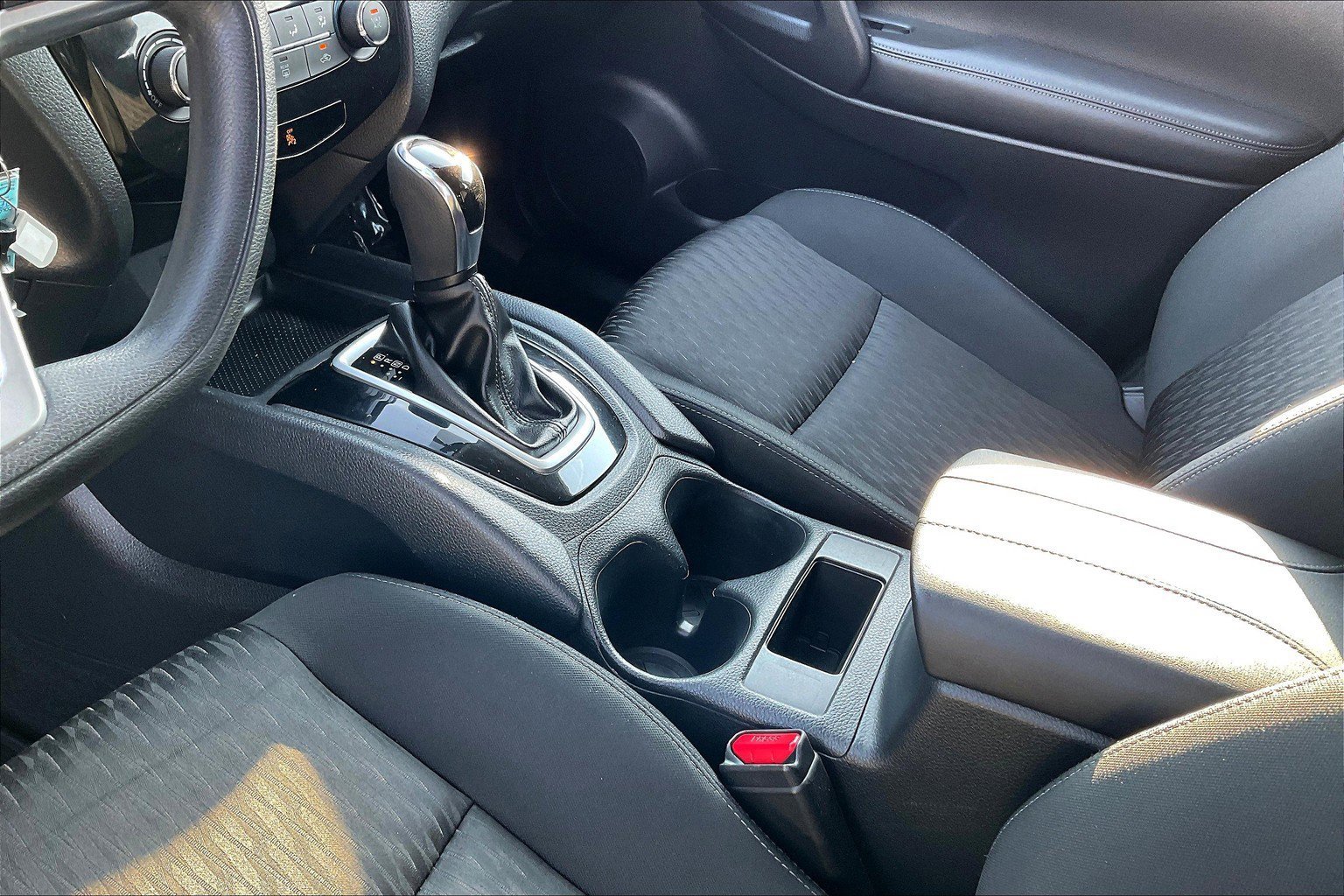 Used 2018 Nissan Rogue S image 15