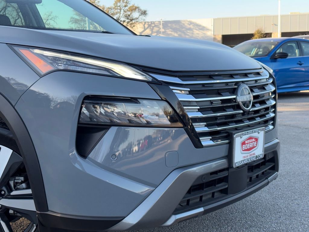 Used 2024 Nissan Rogue SL w/ SL Premium Package image 3