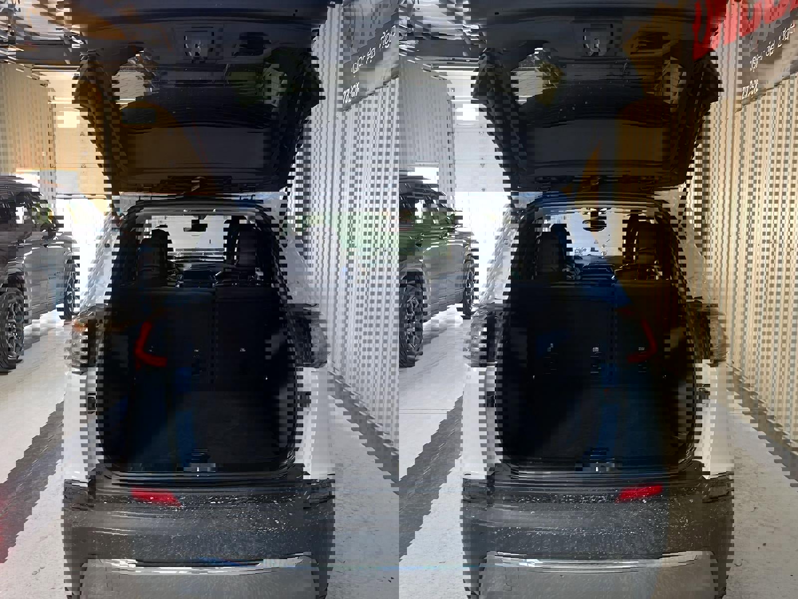 Used 2019 Jeep Cherokee Limited image 9