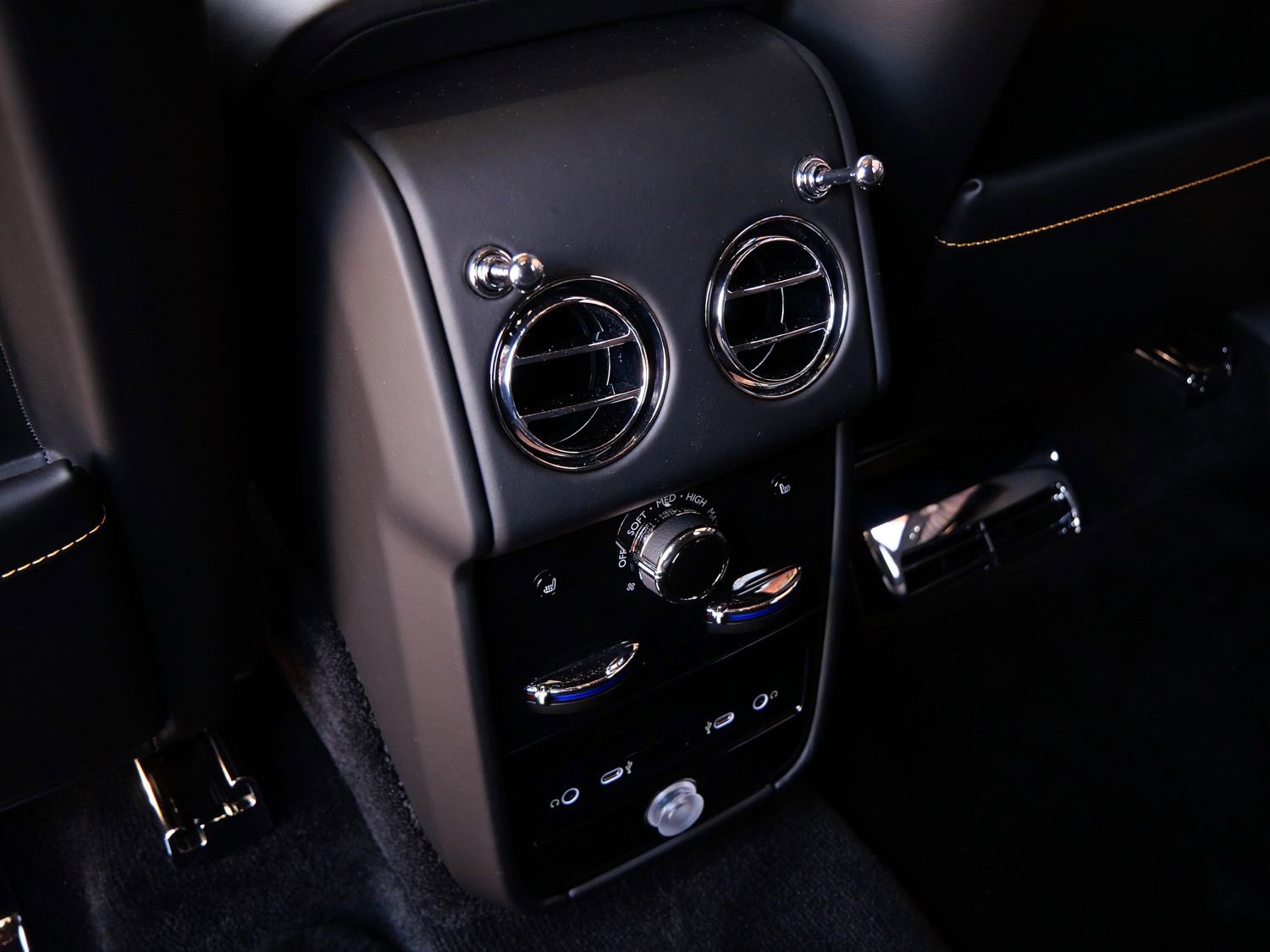 Used 2026 Rolls-Royce Cullinan AWD/4WD image 28