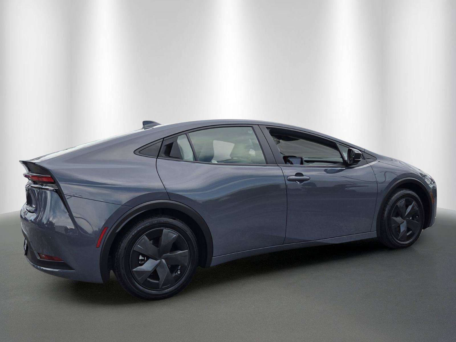 Used 2024 Toyota Prius LE FWD image 7