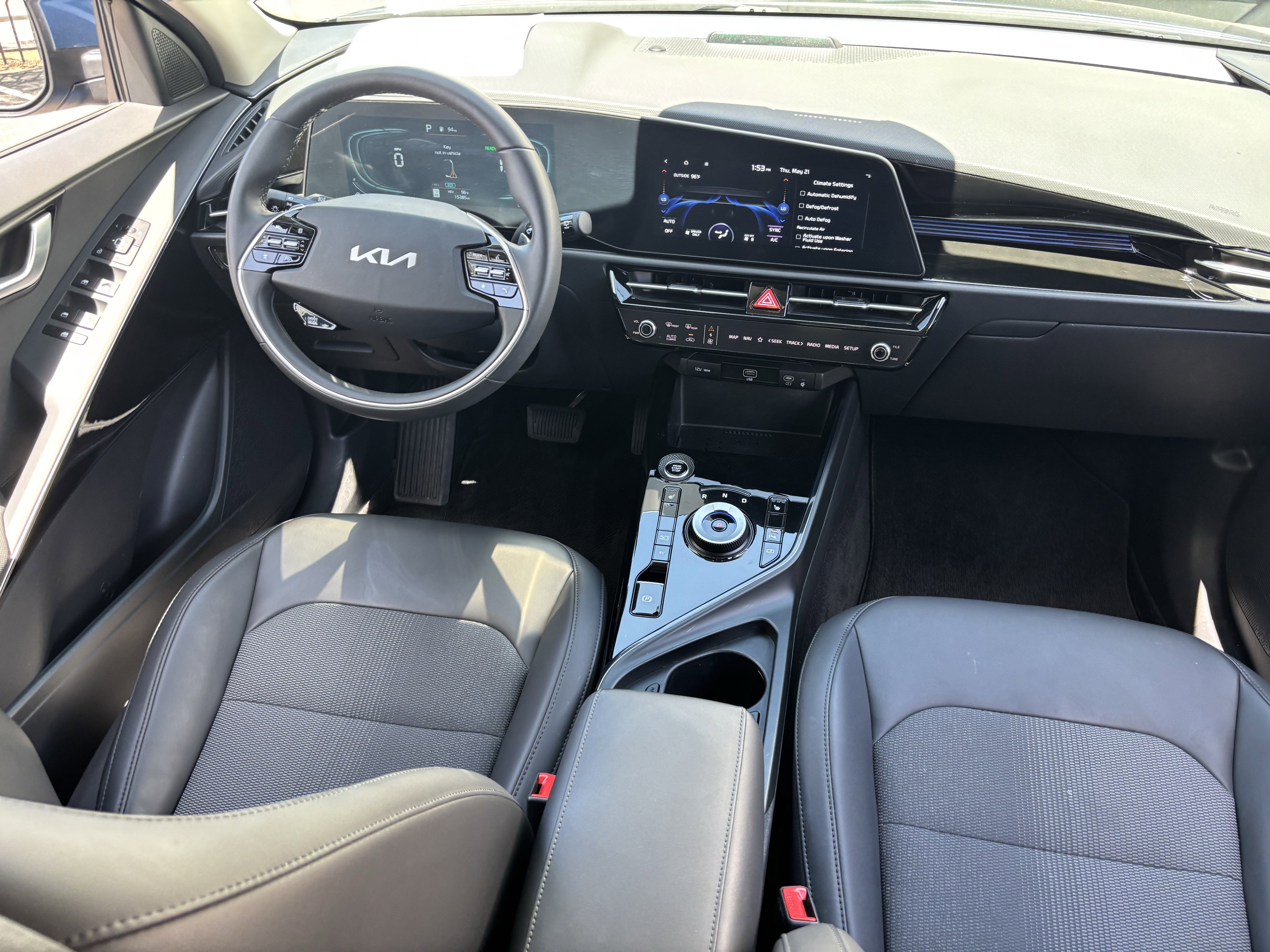 Certified 2025 Kia Niro EX FWD image 12