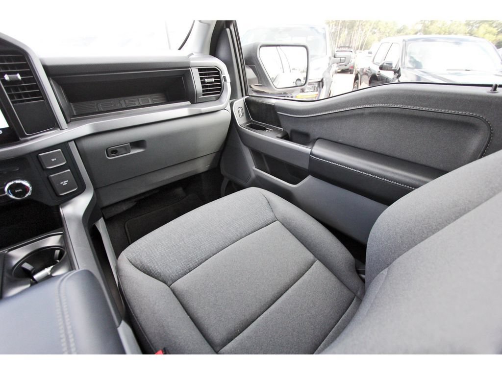 Used 2025 Ford F150 Lightning XLT AWD/4WD image 12