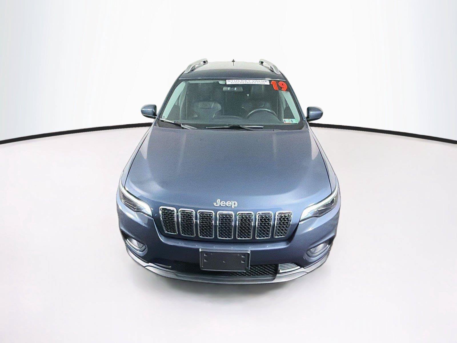 Used 2019 Jeep Cherokee Latitude Plus w/ Cold Weather Group AWD/4WD image 13