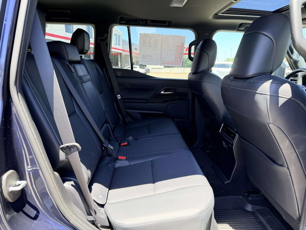 Used 2024 Lexus GX 550 w/ Accessory Package (Z1) AWD/4WD image 15