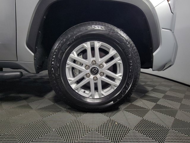 Used 2022 Toyota Tundra SR5 w/ SR5 Convenience Package AWD/4WD image 12