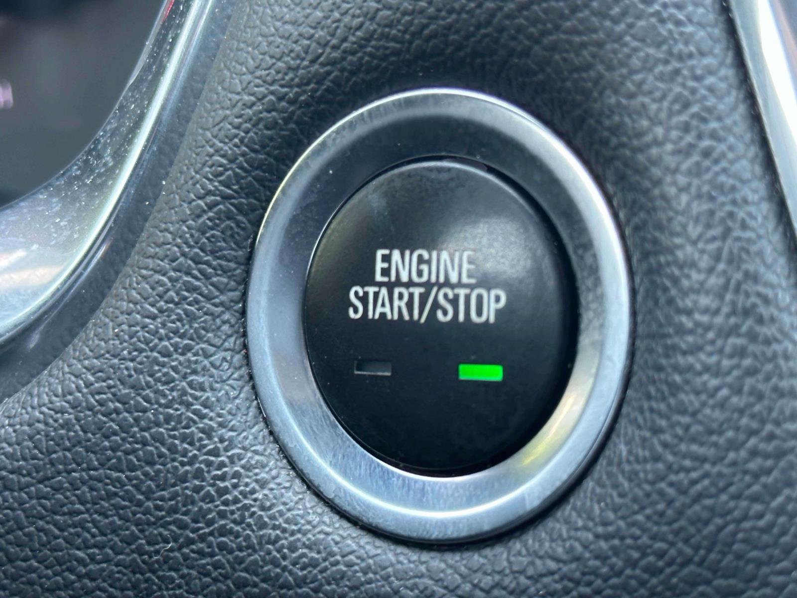 Used 2023 Chevrolet Traverse LT image 32