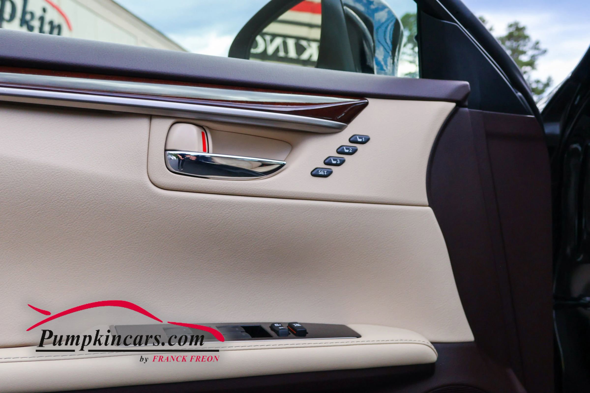 Used 2016 Lexus ES 350 w/ Luxury Package w/Wood Trim FWD image 13