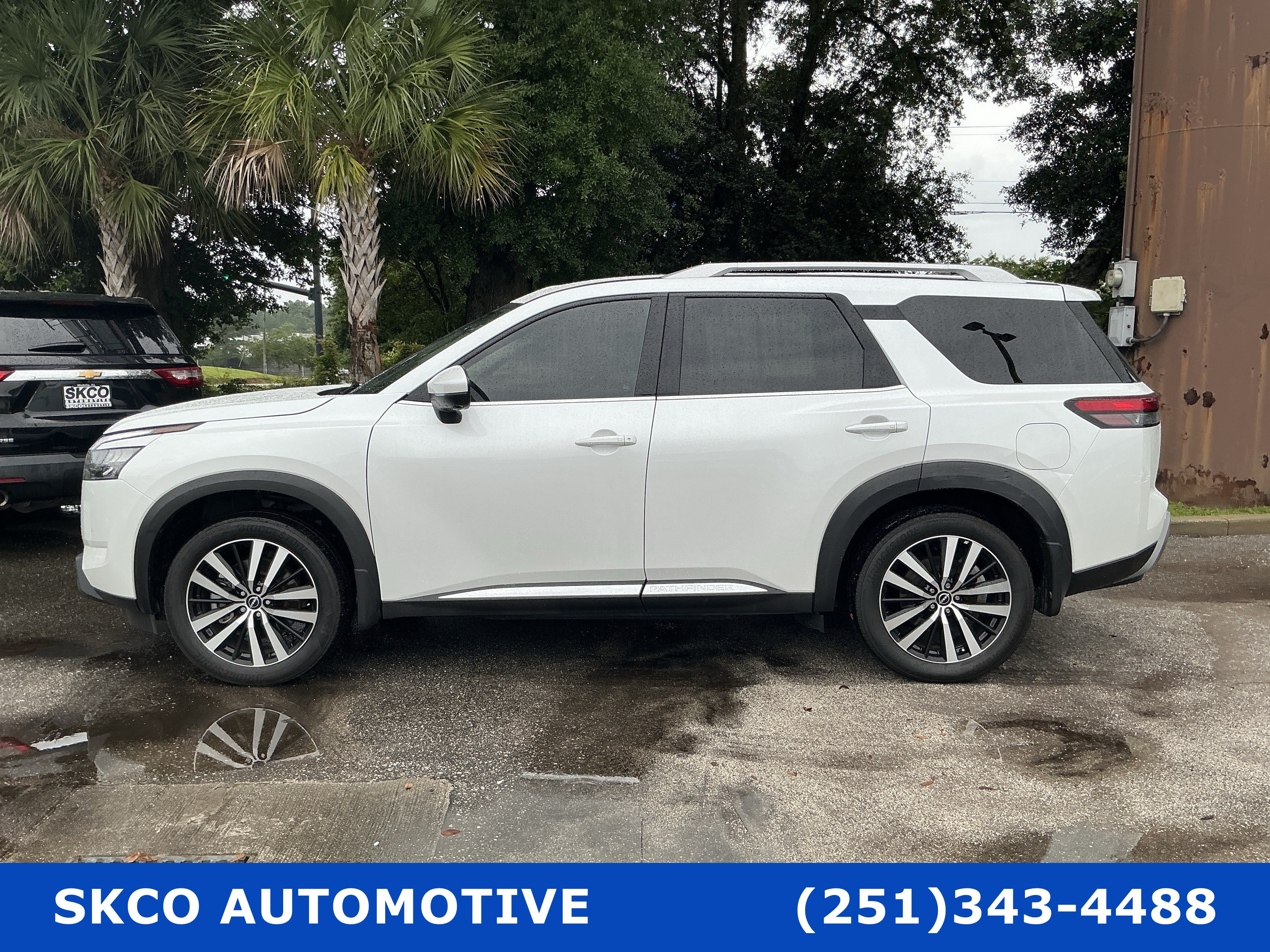 Used 2025 Nissan Pathfinder Platinum FWD image 14