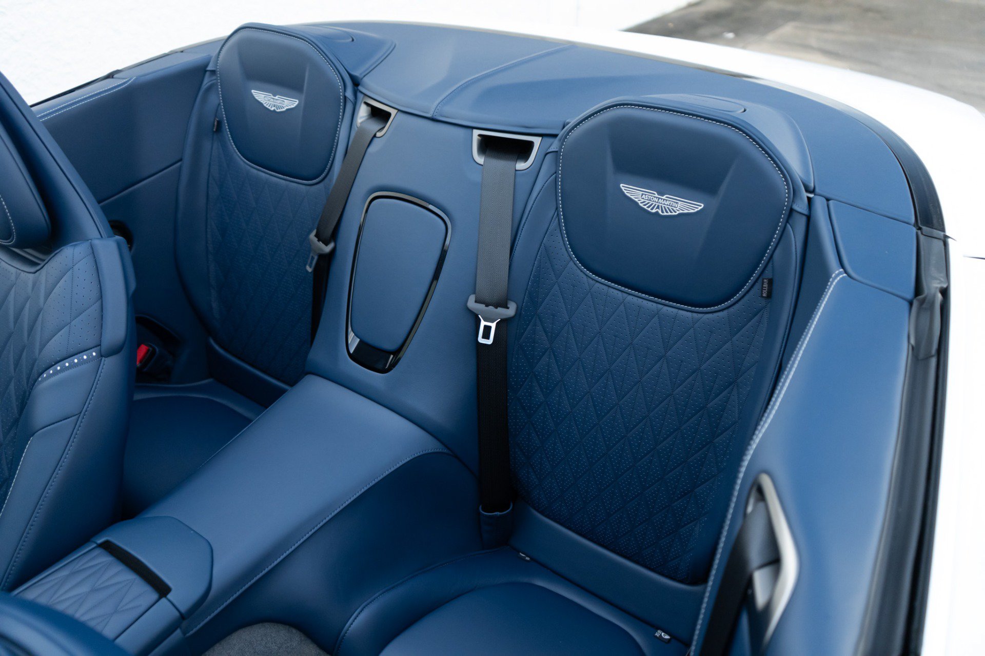 Used 2025 Aston Martin DB12 Convertible RWD image 33