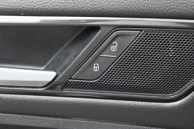 Used 2023 Volkswagen Tiguan SE FWD image 14
