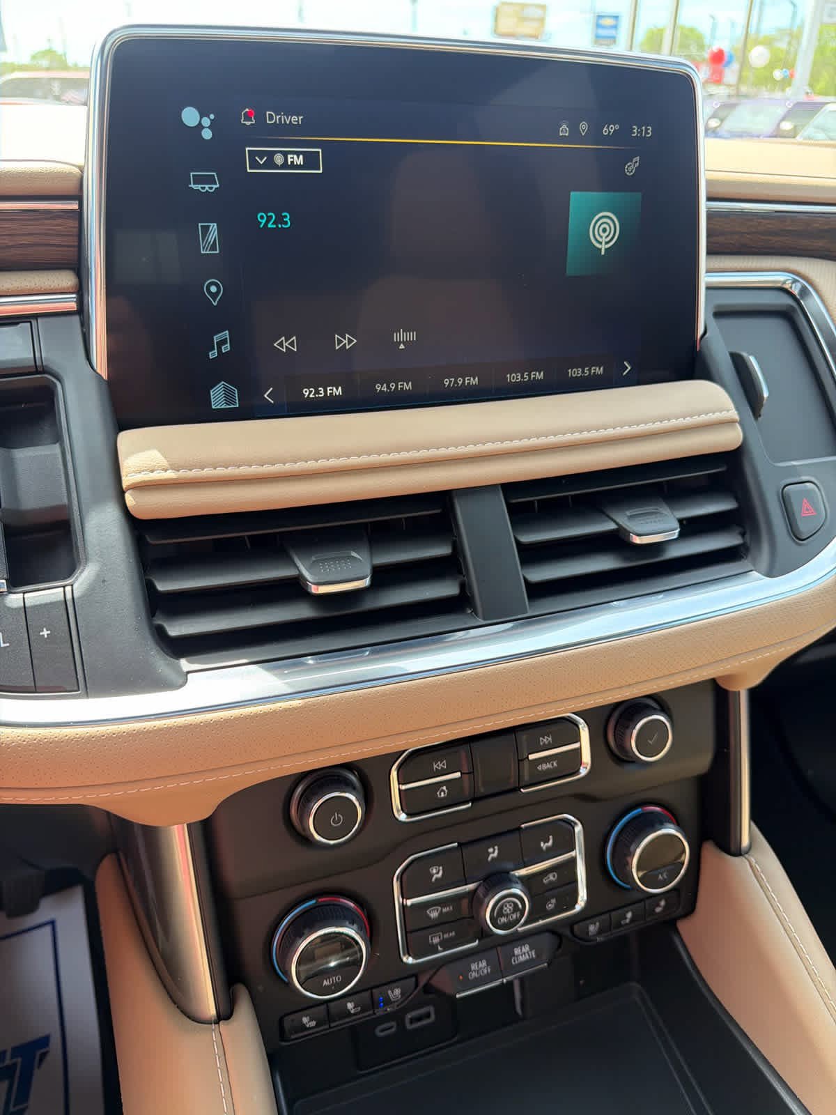 Used 2023 Chevrolet Tahoe Premier w/ Advanced Technology Package image 17