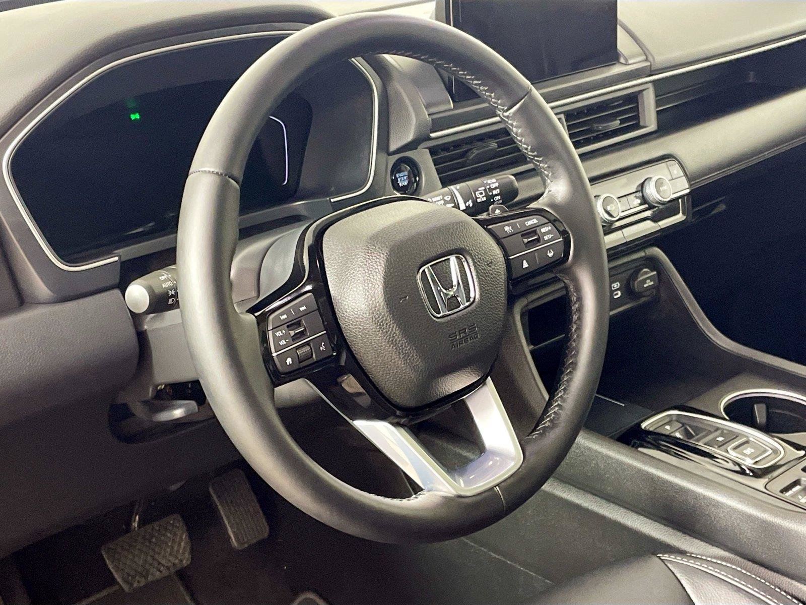 Used 2025 Honda Pilot Touring image 19