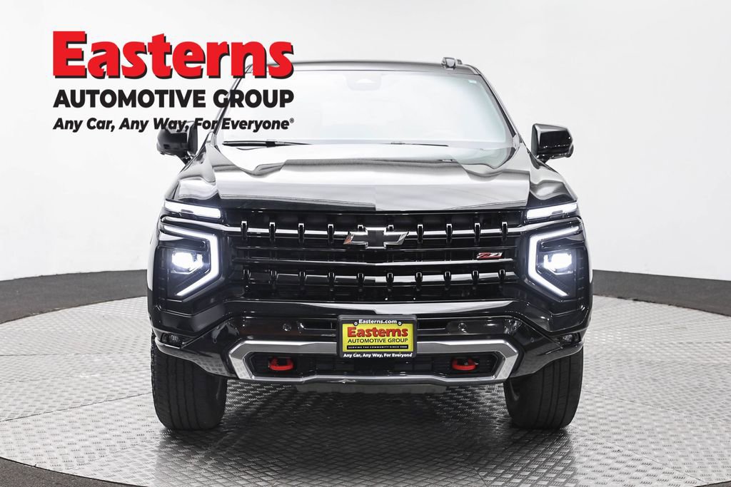 Used 2025 Chevrolet Suburban Z71 AWD/4WD image 2