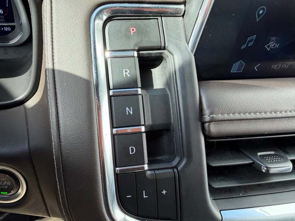 Used 2024 Chevrolet Suburban LT RWD image 29