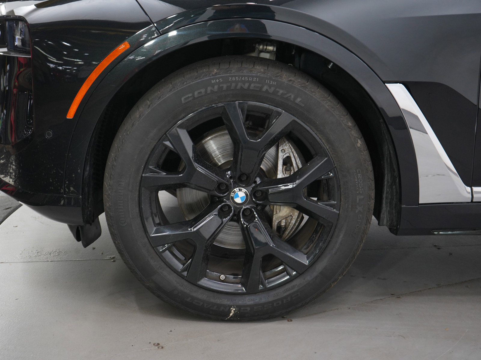 Used 2023 BMW X7 xDrive40i w/ Climate Comfort Package image 34