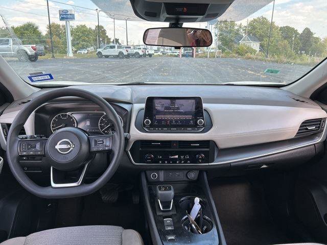 Used 2023 Nissan Rogue SV image 14