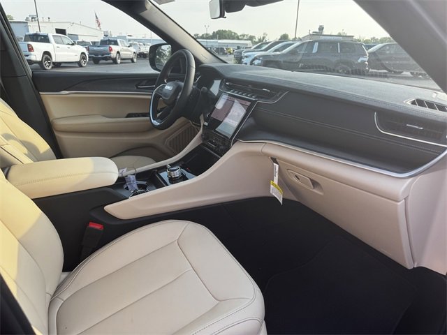 New 2025 Jeep Grand Cherokee Limited w/ Luxury Tech Group II image 15