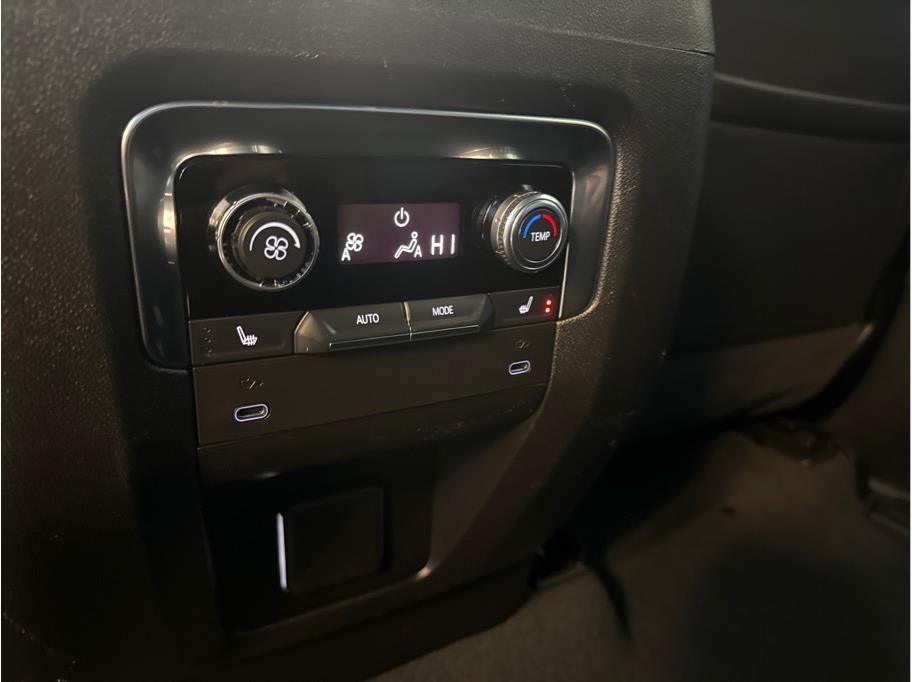 Used 2025 GMC Yukon Denali AWD/4WD image 25
