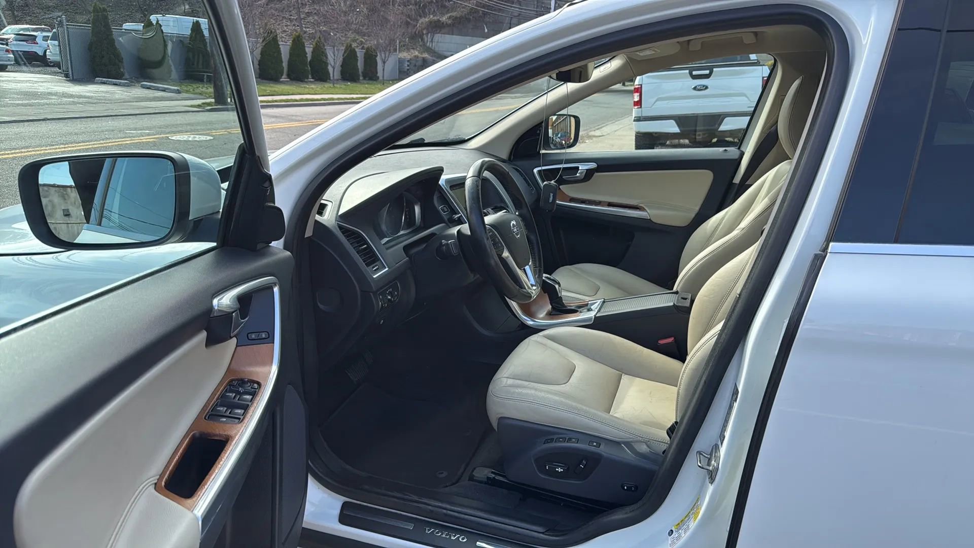 Used 2017 Volvo XC60 T6 Inscription w/ Preferred Option Package AWD/4WD image 22