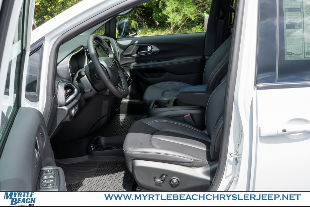 New 2026 Chrysler Pacifica Select image 18