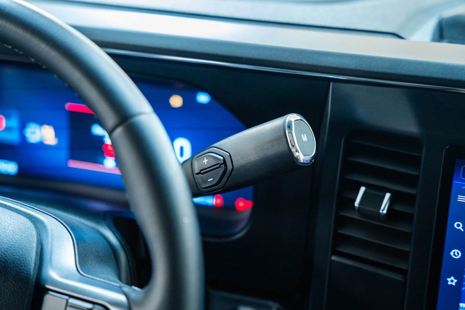 Used 2025 Ford F250 Lariat w/ Black Appearance Package image 33