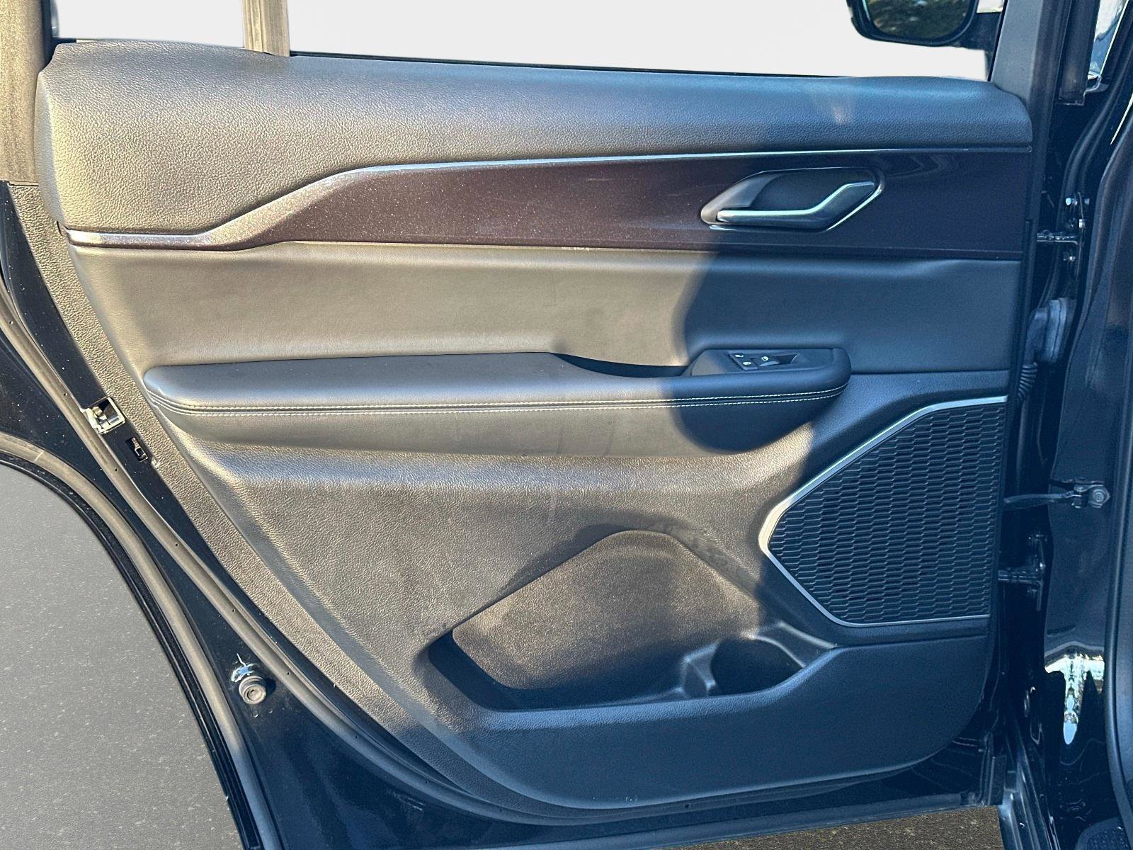 Used 2022 Jeep Grand Cherokee L Laredo image 13