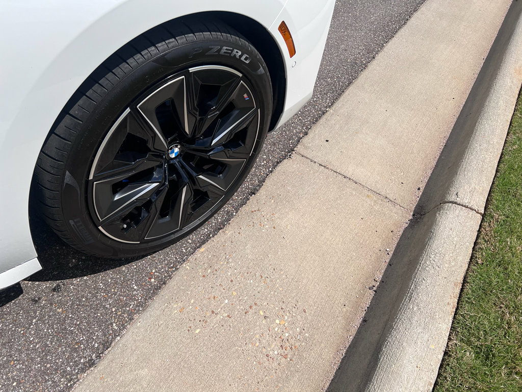 Used 2025 BMW 740i image 10