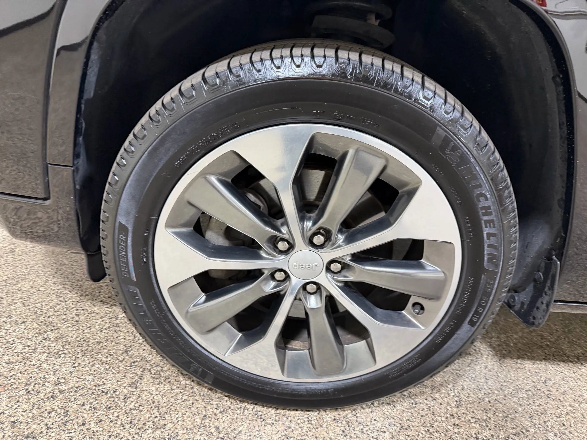 Used 2019 Jeep Cherokee Overland w/ Technology Group image 69