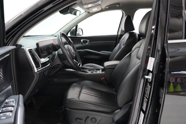 Used 2024 Kia Sorento S image 16