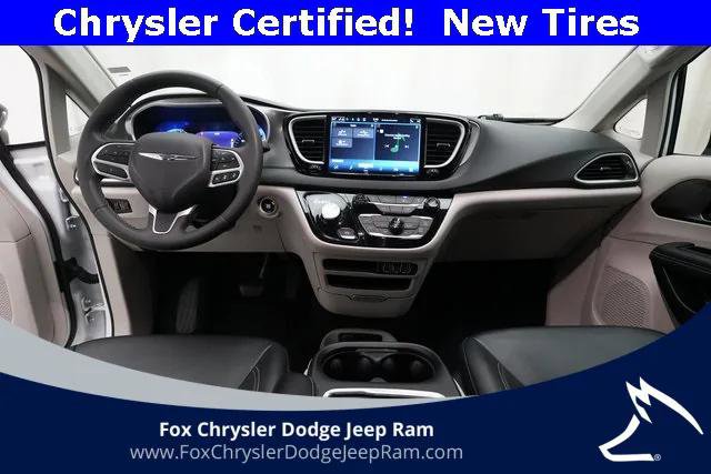 Certified 2024 Chrysler Pacifica Touring-L image 5