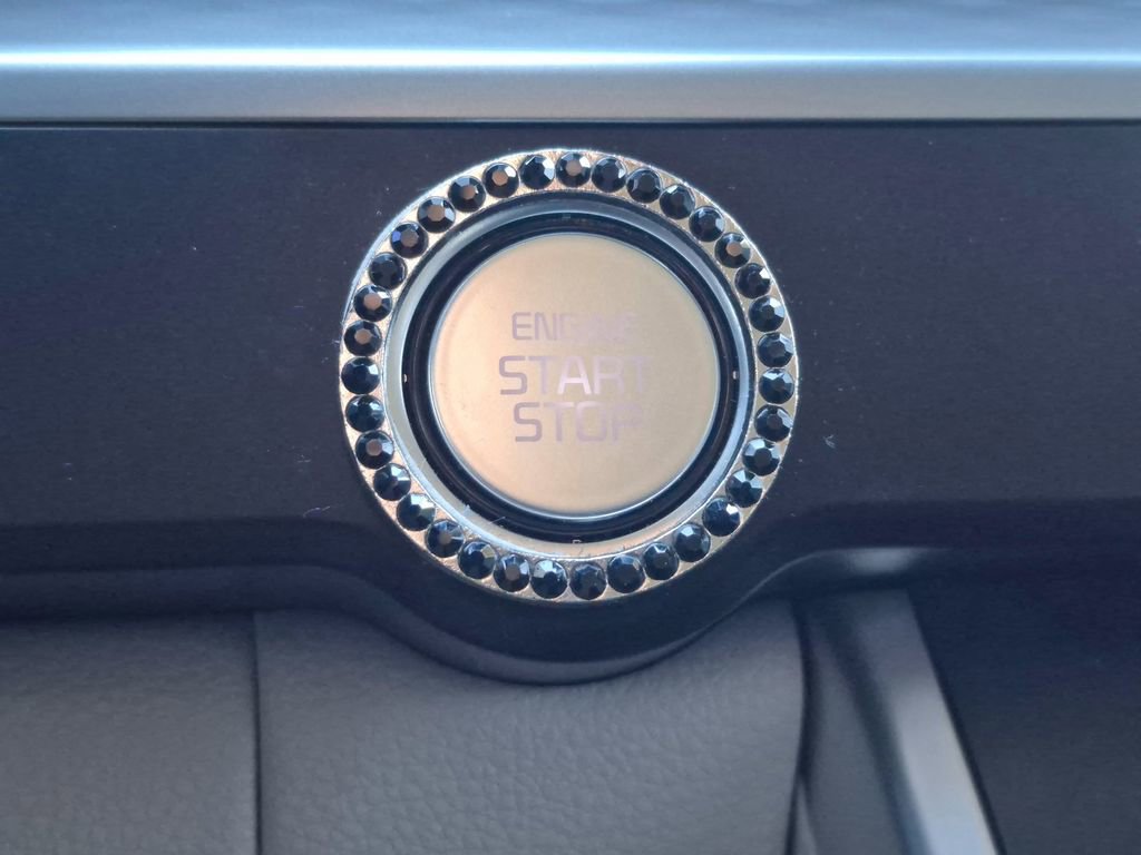 Used 2023 Kia Carnival LX image 29