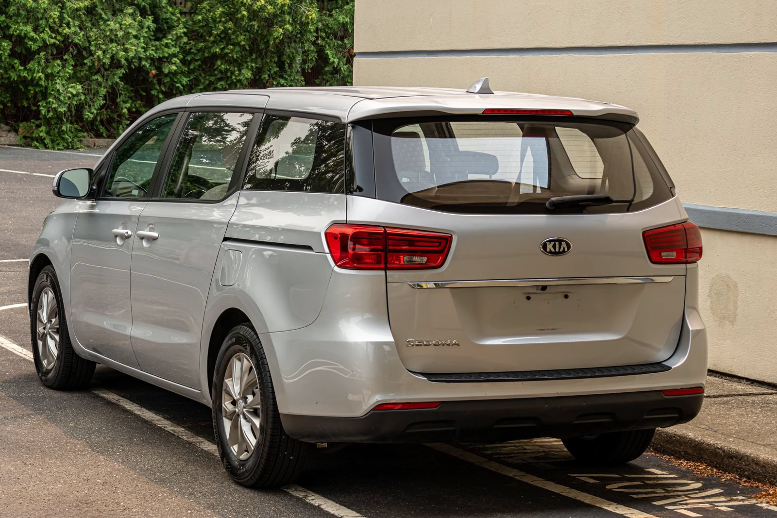 Used 2019 Kia Sedona L FWD image 8