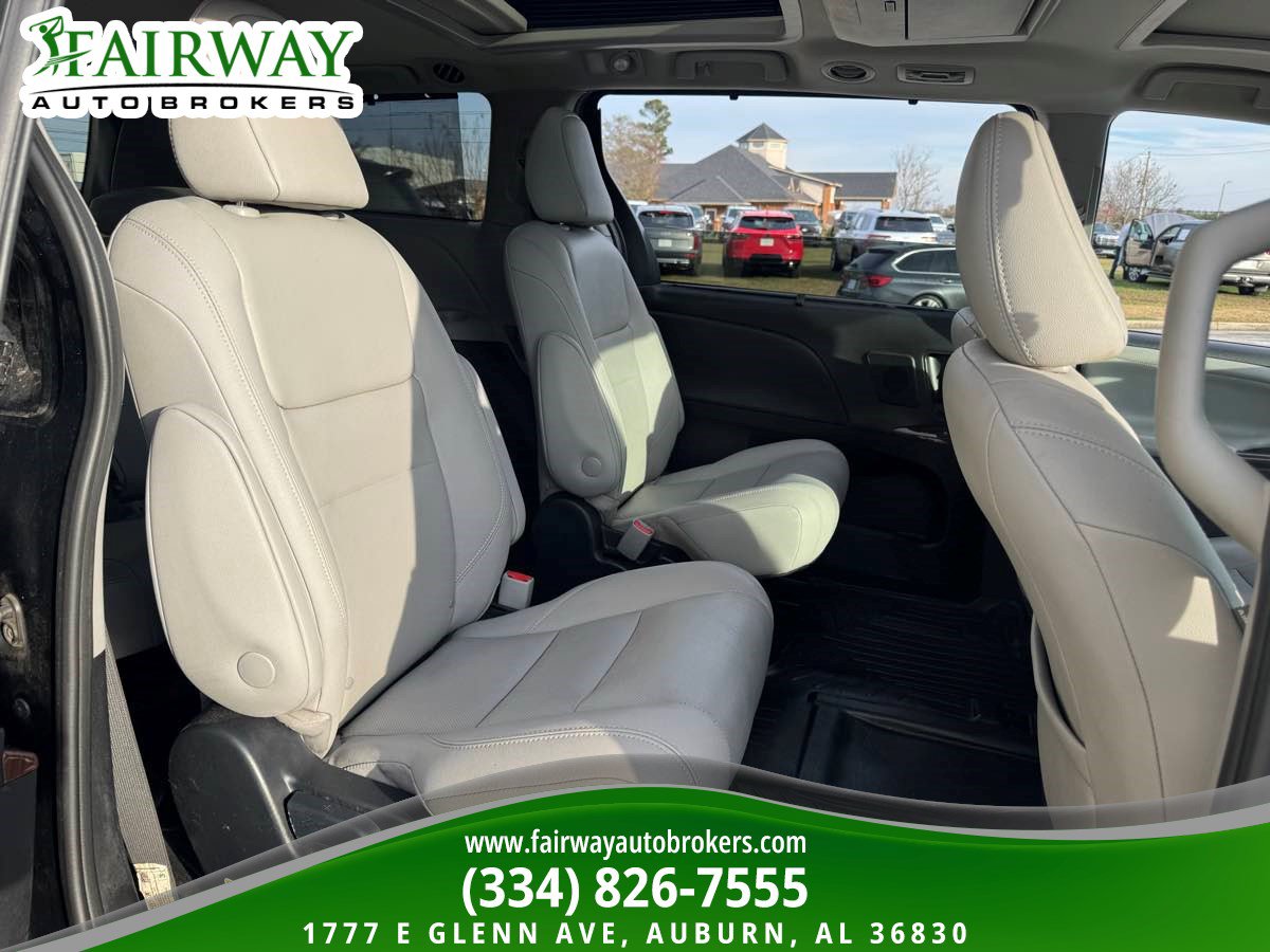 Used 2020 Toyota Sienna Limited Premium w/ Carpet Mat Package AWD/4WD image 13