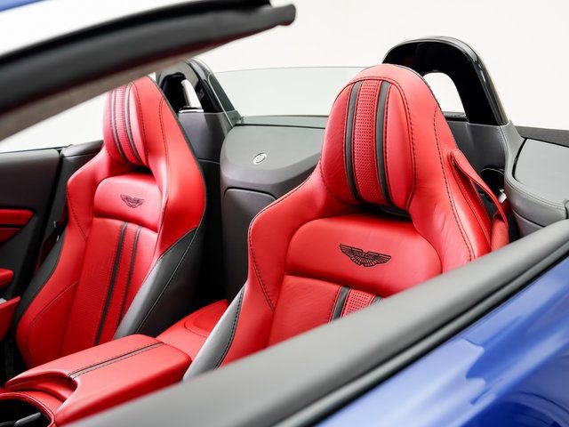 Used 2022 Aston Martin V8 Vantage Roadster image 11