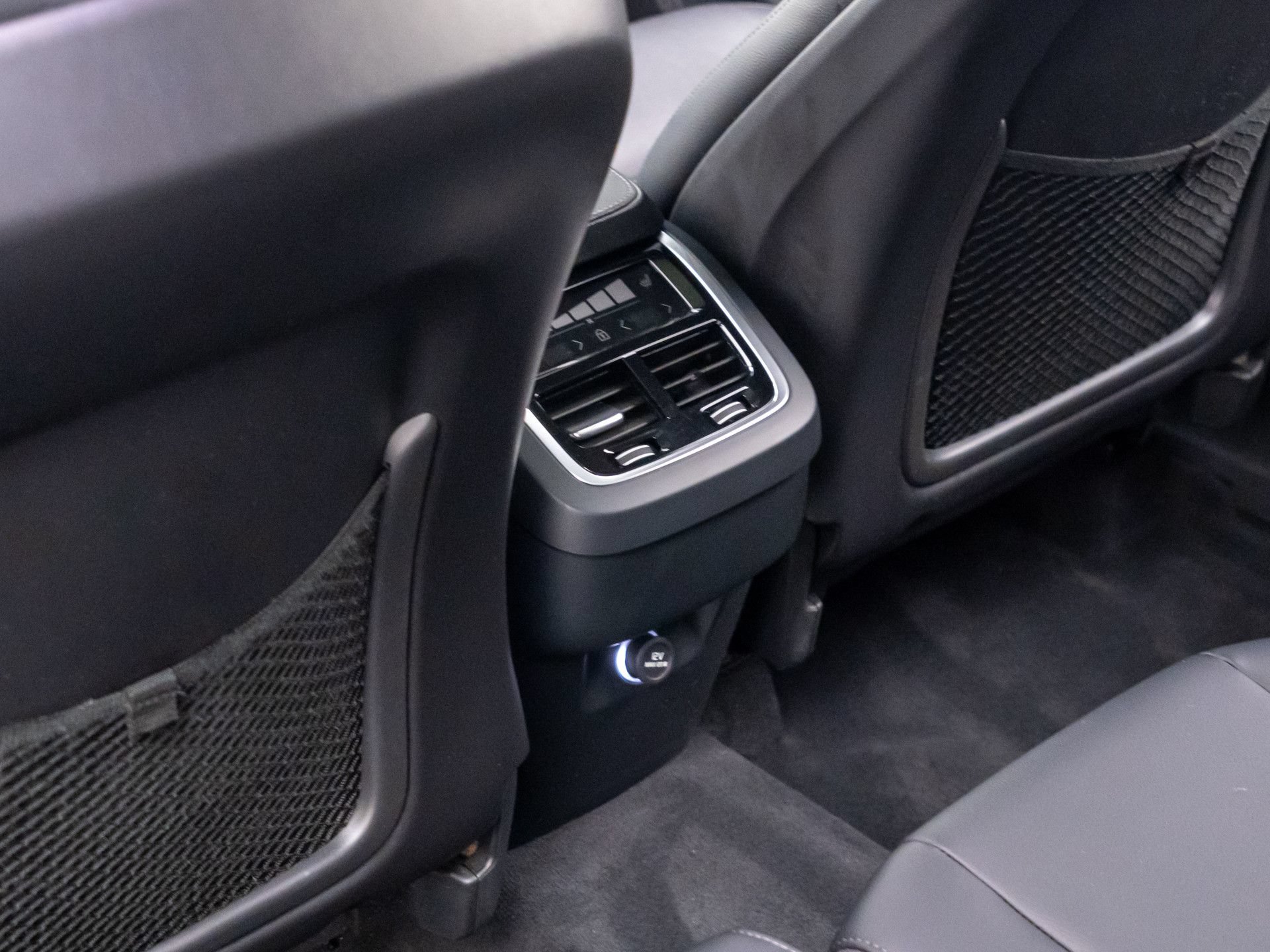 Used 2019 Volvo XC90 T5 Momentum w/ Multimedia Package AWD/4WD image 19