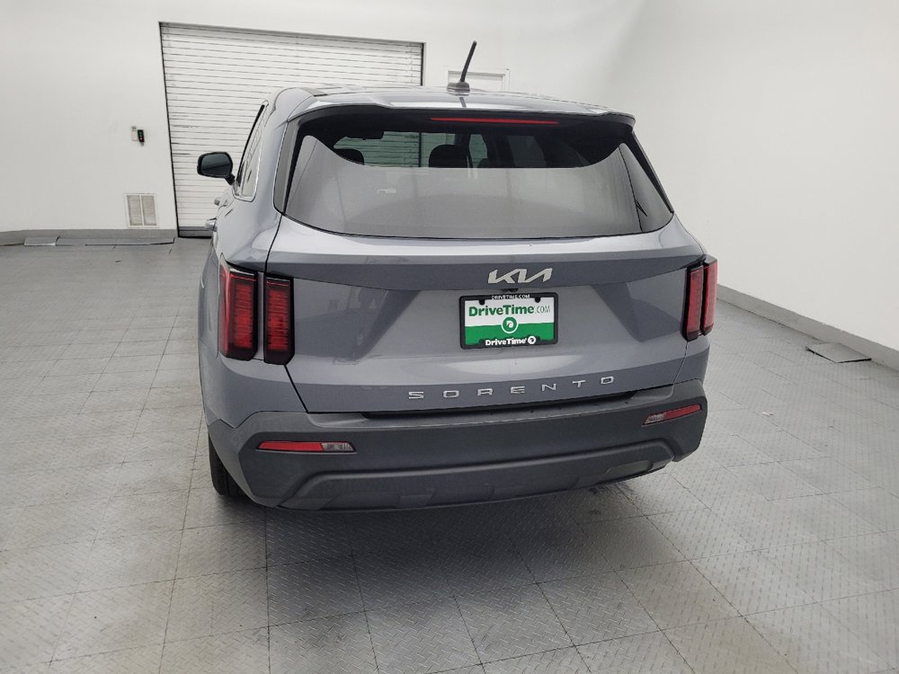 Used 2022 Kia Sorento LX FWD image 6