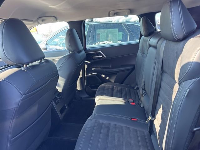 Used 2023 Mitsubishi Outlander SE image 18