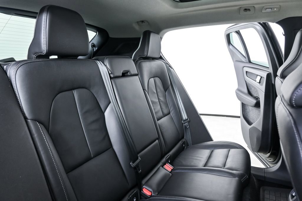 Certified 2023 Volvo XC40 B4 Plus w/ Driver Assist Package image 24