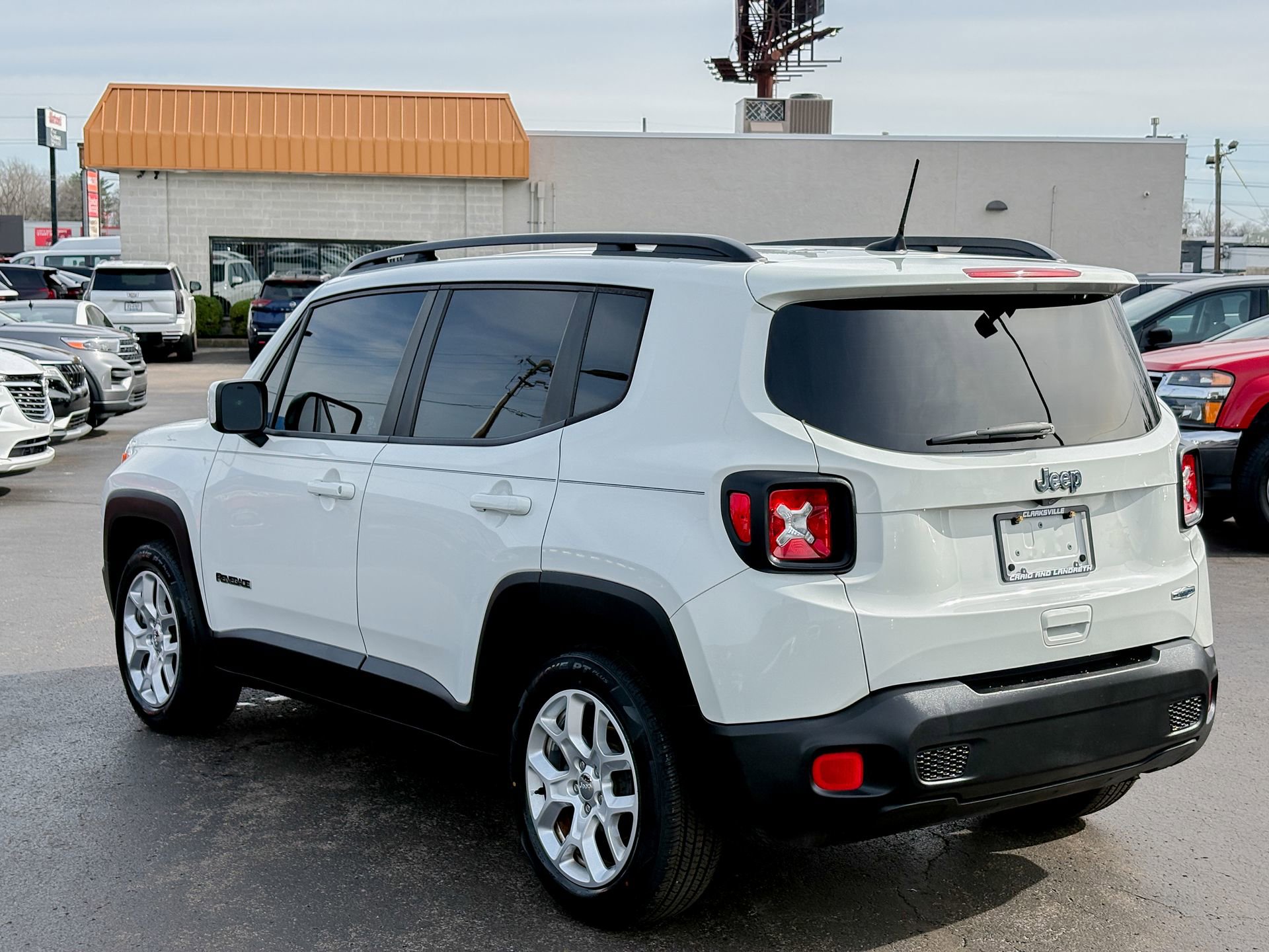 Used 2018 Jeep Renegade Latitude image 9