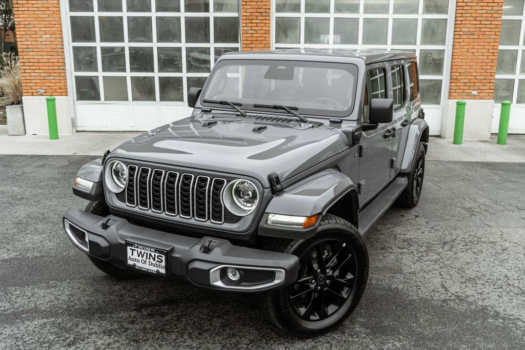 Used 2025 Jeep Wrangler Unlimited Sahara image 2