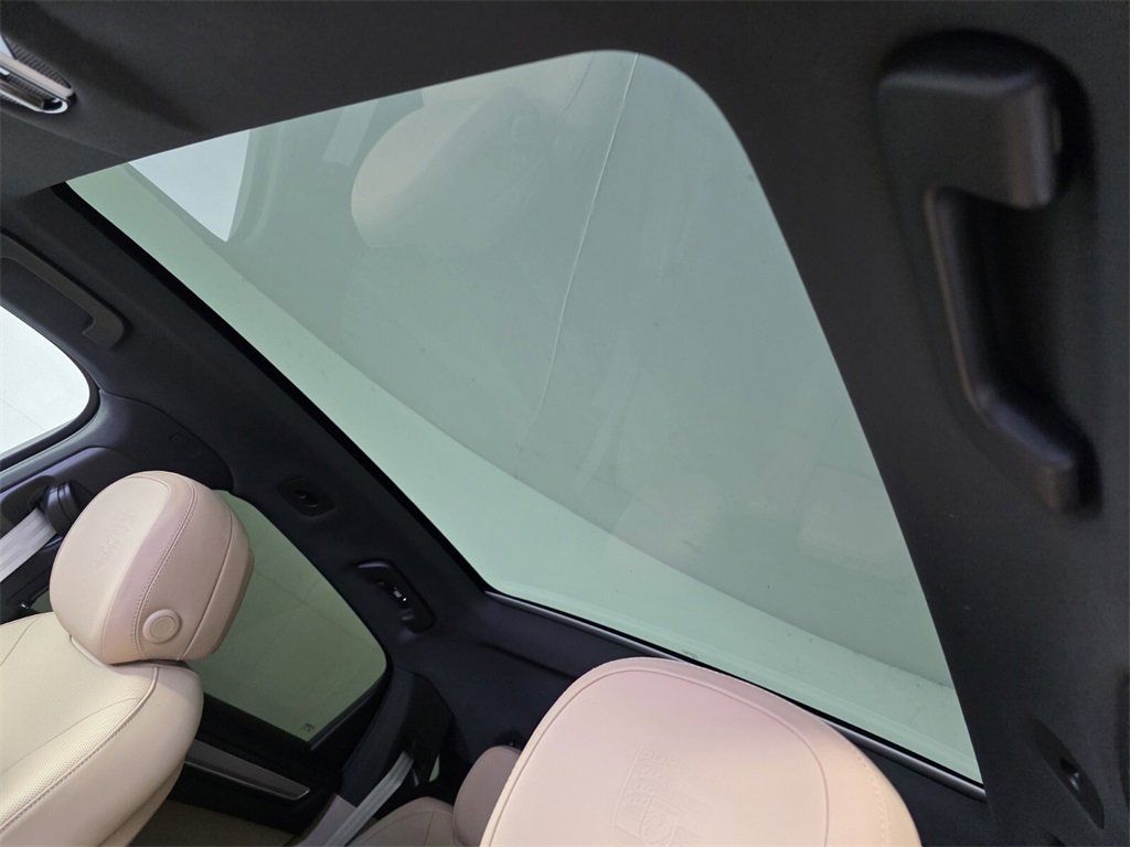 Used 2022 Porsche Cayenne image 12