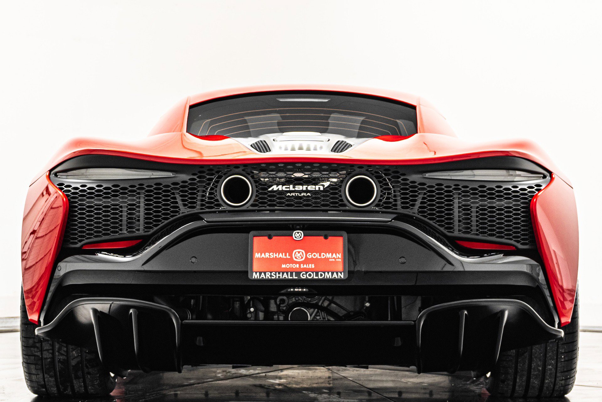 Used 2023 McLaren Artura RWD image 8