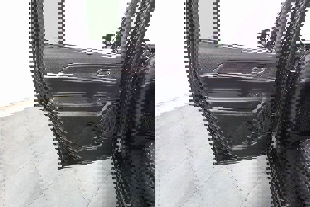 New 2025 Jeep Grand Cherokee L Limited w/ Luxury Tech Group II image 23