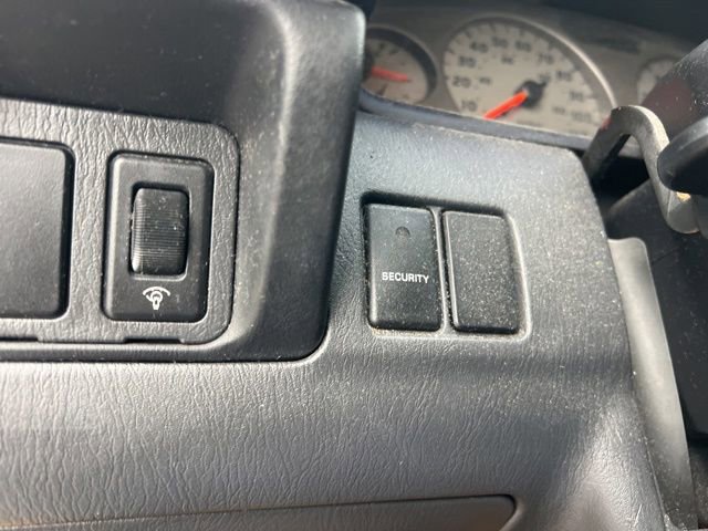 Used 2001 Nissan Frontier SE image 10