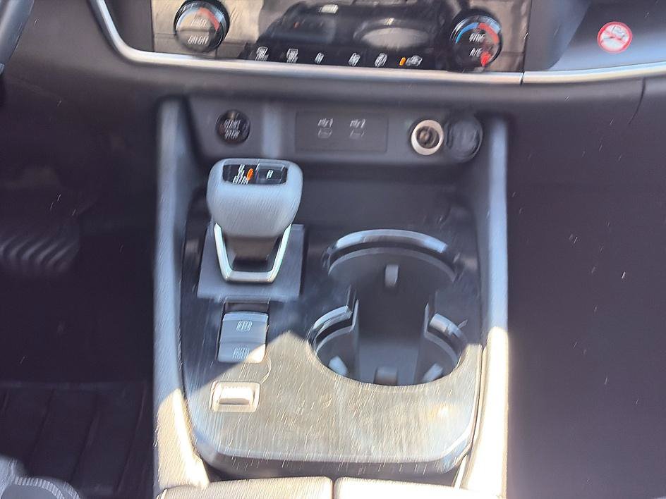 Certified 2025 Nissan Rogue SV FWD image 33